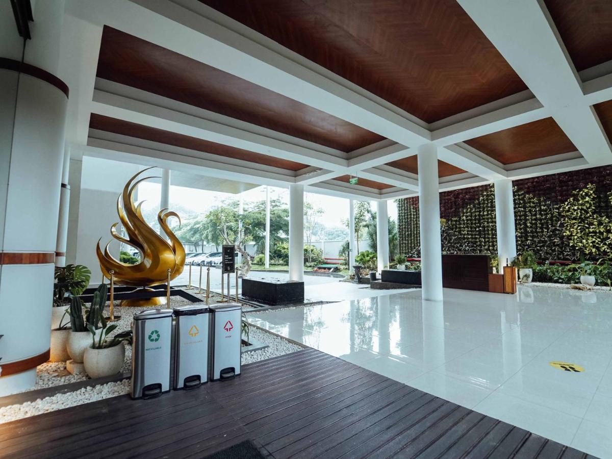 Rayz Umm Hotel Malang Esterno foto