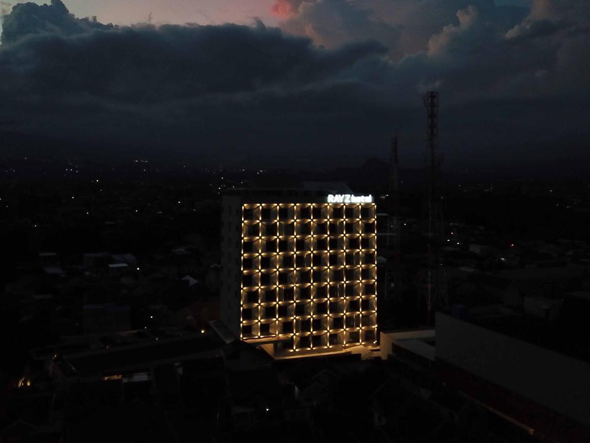 Rayz Umm Hotel Malang Esterno foto