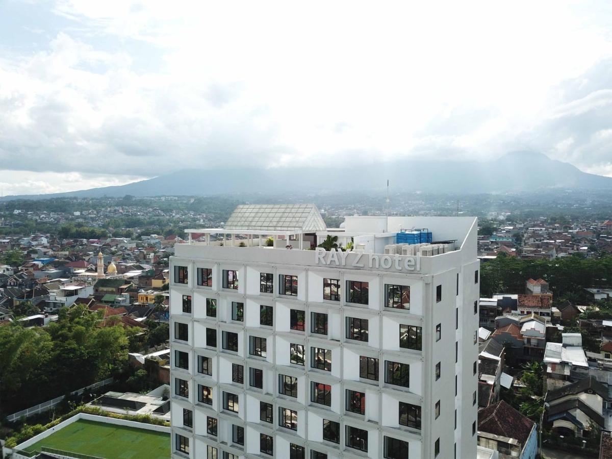 Rayz Umm Hotel Malang Esterno foto