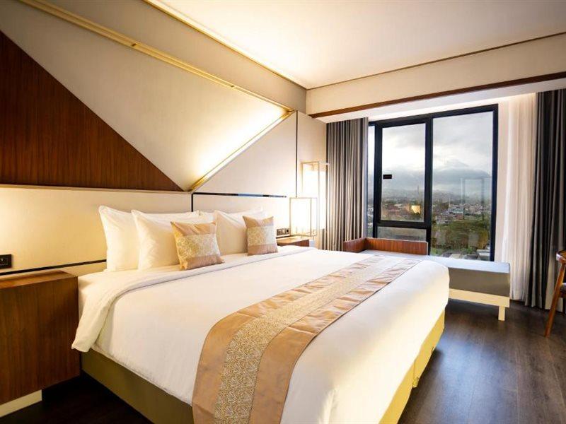 Rayz Umm Hotel Malang Esterno foto