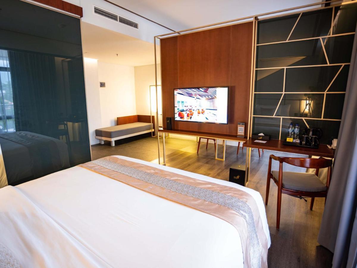 Rayz Umm Hotel Malang Esterno foto